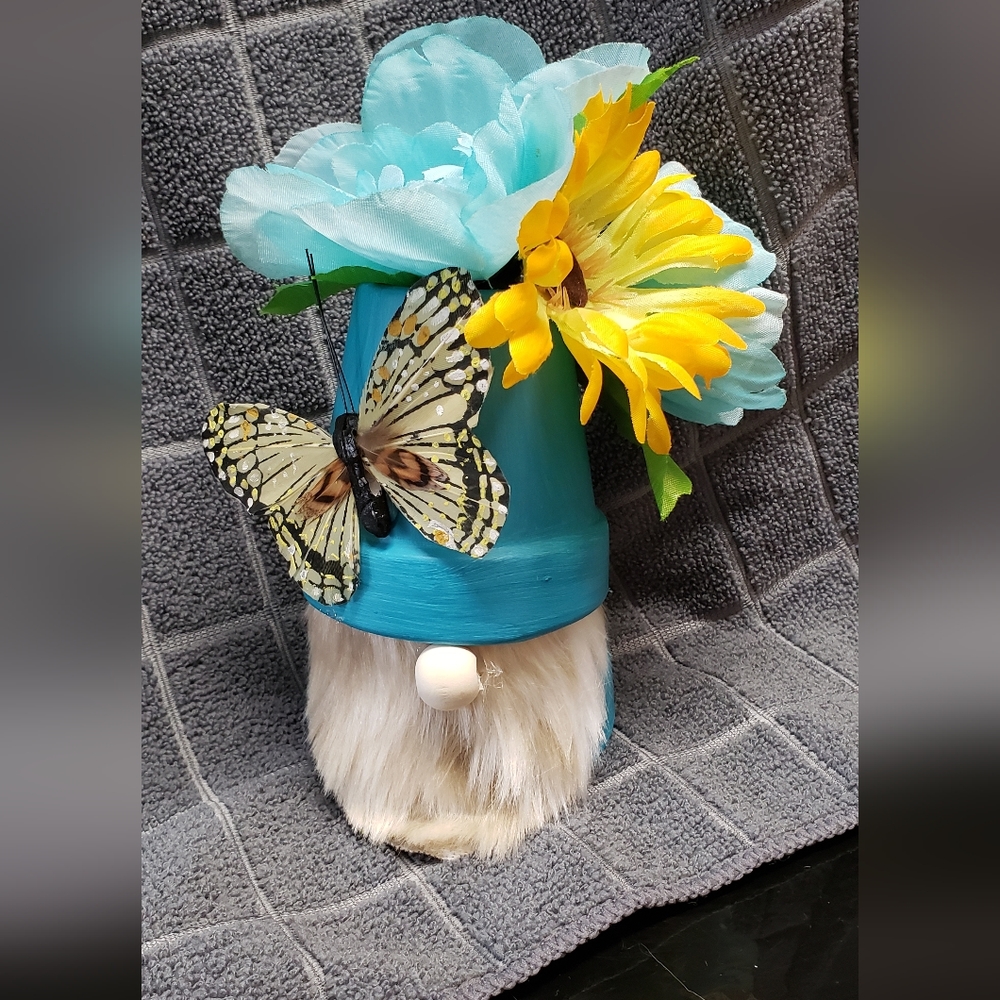 Teal and Sunflower Pothead Gnome